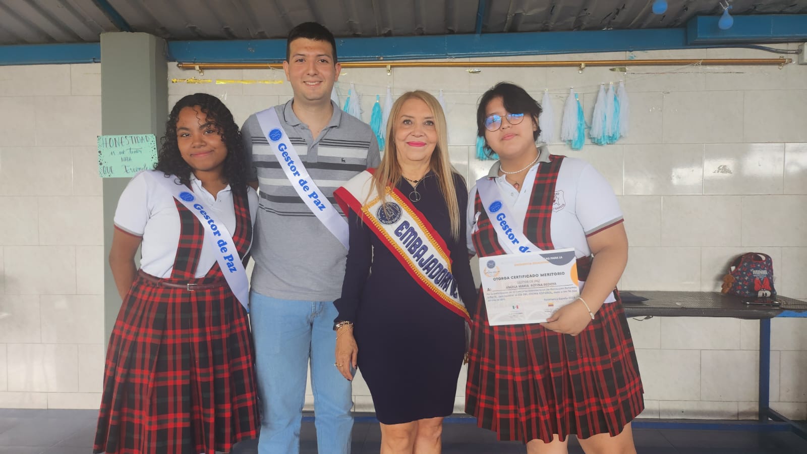 Nuevos gestores de paz Colombia: Estudiantes ganadores del IV concurso SOÑEMOS LA PAZ